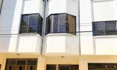Edificio comercial de tres pisos ideal para consultorios y oficinas en Montería - Córdoba