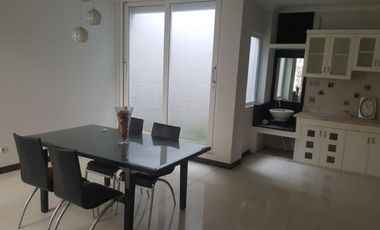 Dijual dan disewakan rumah siap huni mewah di PAKUWON VILLA REGENCY, pakuwon indah Surabaya