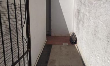 Vendo terreno 10 x 20m. Con vivienda en Merlo
