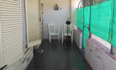 Vendo terreno 10 x 20m. Con vivienda en Merlo