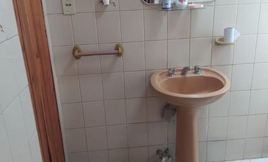 Vendo terreno 10 x 20m. Con vivienda en Merlo