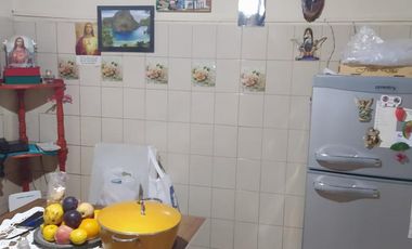 Vendo terreno 10 x 20m. Con vivienda en Merlo
