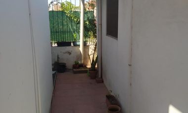 Vendo terreno 10 x 20m. Con vivienda en Merlo