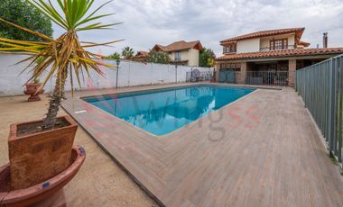 Venta de casa familiar 5 Dorm. en María Lucía