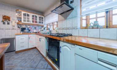 Venta de casa familiar 5 Dorm. en María Lucía
