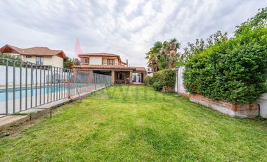 Venta de casa familiar 5 Dorm. en María Lucía