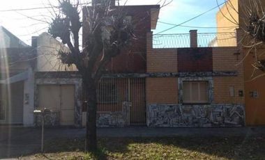 CASA 3 AMB. AMPLIO FONDO LIBRE OPORTUNIDAD!!!