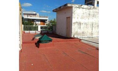 CASA 3 AMB. AMPLIO FONDO LIBRE OPORTUNIDAD!!!