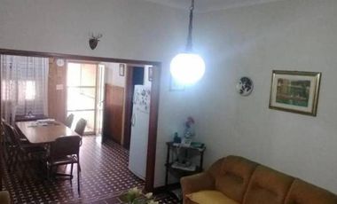 CASA 3 AMB. AMPLIO FONDO LIBRE OPORTUNIDAD!!!