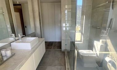 Departamento en arriendo de 5 dorm. en San Damián Las Condes