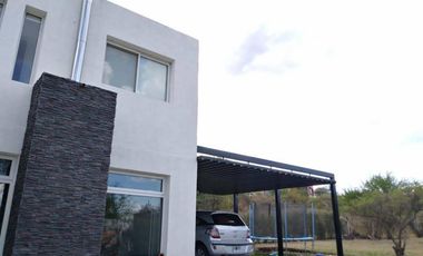 CASA EN LOMAS DEL REY - BARRIO MAYU SUMAJ - 3 DORMITORIOS - PARQUE