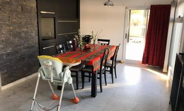 CASA EN LOMAS DEL REY - BARRIO MAYU SUMAJ - 3 DORMITORIOS - PARQUE