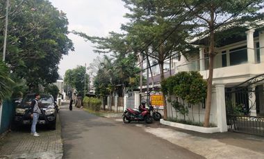 DIJUAL RUMAH (Ada Kolam Renan)DI JL. HJ NAMIN CIPETE KEBAYORAN BARU JAKARTA SELATAN