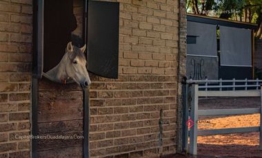 RANCHO DE LUJO CON PICADERO Y SALON DE EVENTOS EN EL SUR DE ZM GUADALAJARA