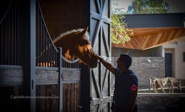 RANCHO DE LUJO CON PICADERO Y SALON DE EVENTOS EN EL SUR DE ZM GUADALAJARA