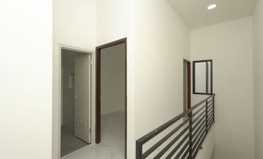 Rumah Hook SHM 15 Menit ke Mall Summarecon Bekasi Bebas Banjir J-38768