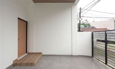 Rumah Hook SHM 15 Menit ke Mall Summarecon Bekasi Bebas Banjir J-38768