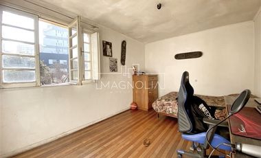 Casa en venta 4D, 3B, 3E, piscina y gran terreno en Ñuñoa.