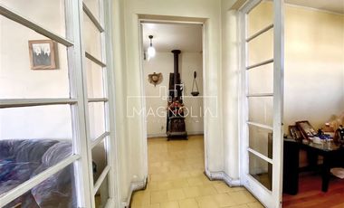 Casa en venta 4D, 3B, 3E, piscina y gran terreno en Ñuñoa.