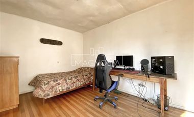 Casa en venta 4D, 3B, 3E, piscina y gran terreno en Ñuñoa.