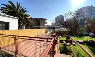 Casa en venta 4D, 3B, 3E, piscina y gran terreno en Ñuñoa.