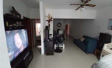 casa en venta en el barrio el Amparo a margen izquierda