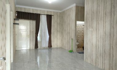 rumah siap huni kawasan ramai lingkungan tenang di jalan delima