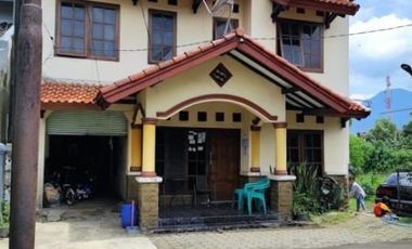 Rumah Besar Mewah Dijual Dengan Murah di Cisaranten