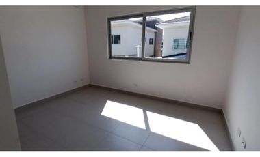 CASA DE 3REC 240MTS2 EN ALTOS DEL PARQUE