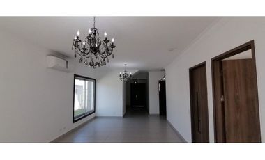 CASA DE 3REC 240MTS2 EN ALTOS DEL PARQUE