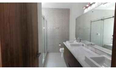 CASA DE 3REC 240MTS2 EN ALTOS DEL PARQUE