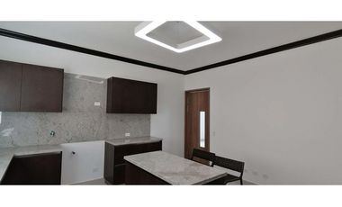 CASA DE 3REC 240MTS2 EN ALTOS DEL PARQUE