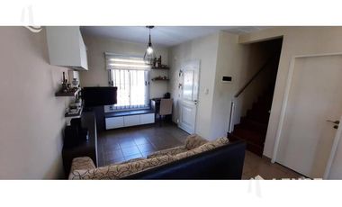 VENTA DUPLEX 4 AMB C/COCH Y PILETA (BARRIO AYRES DE QUILMES)- EXCELENTE ESTADO!!