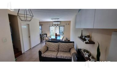 VENTA DUPLEX 4 AMB C/COCH Y PILETA (BARRIO AYRES DE QUILMES)- EXCELENTE ESTADO!!