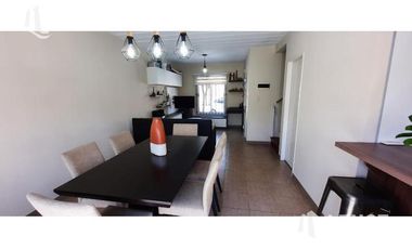 VENTA DUPLEX 4 AMB C/COCH Y PILETA (BARRIO AYRES DE QUILMES)- EXCELENTE ESTADO!!