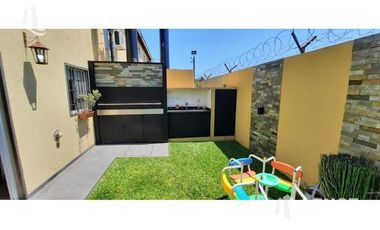 VENTA DUPLEX 4 AMB C/COCH Y PILETA (BARRIO AYRES DE QUILMES)- EXCELENTE ESTADO!!