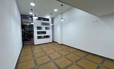 oficina en arriendo/venta en centro comercial paseo de la salamandra. Cod V1208