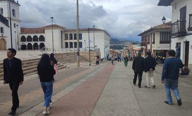 oficina en arriendo/venta en centro comercial paseo de la salamandra. Cod V1208