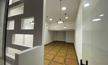 oficina en arriendo/venta en centro comercial paseo de la salamandra. Cod V1208