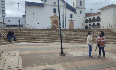 oficina en arriendo/venta en centro comercial paseo de la salamandra. Cod V1208