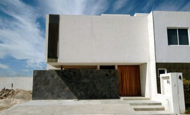Casa en Zakia Queretaro, el mejor Roof Top, acabados MARMOL. MS
