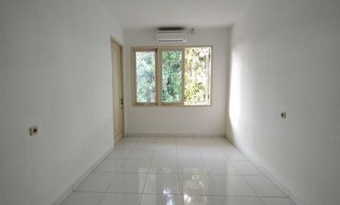 Town House di Jeruk Purut dg Kolam Renang dan Taman & Semi Furnished HSE-A0480