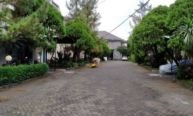 Town House di Jeruk Purut dg Kolam Renang dan Taman & Semi Furnished HSE-A0480