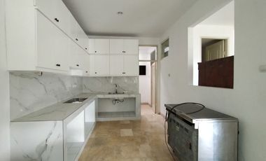 Town House di Jeruk Purut dg Kolam Renang dan Taman & Semi Furnished HSE-A0480