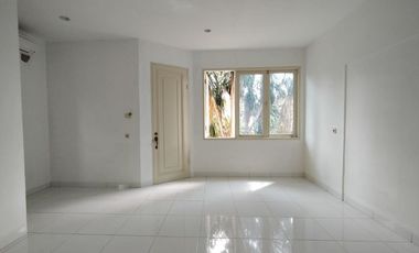 Town House di Jeruk Purut dg Kolam Renang dan Taman & Semi Furnished HSE-A0480