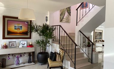 Vendo hermosa casa en Samborondon (J Luna)