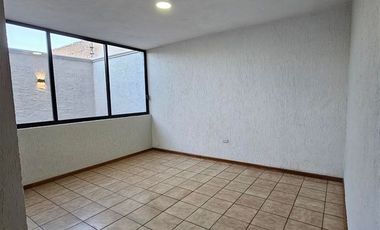 Casa en sector Las Quintas