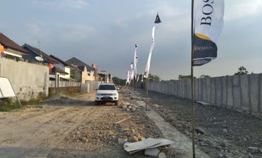 RUMAH SEKEREN INI CUMA DISAMPING KAMPUS UNS
