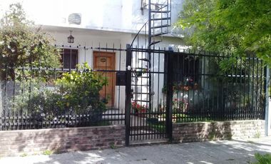 EXCELENTE CASA EN 2 PLANTAS