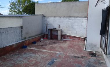 EXCELENTE CASA EN 2 PLANTAS